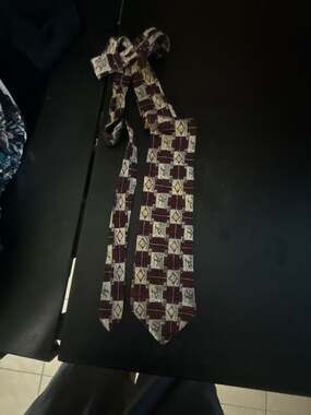 Cape Cod Neckwear 100% Silk Geometric Pattern Tie